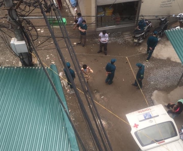 Một trường hợp sốt cao, tức ngực: Hà Nội cách ly tạm thời 120 hộ dân - 1