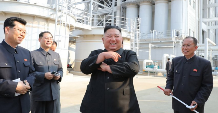 Ảnh: Ông Kim Jong-un xuất hiện trở lại giữa tiếng hò reo vang rền - 4