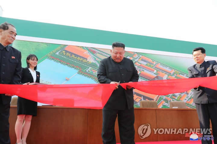 Lãnh đạo Triều Tiên Kim Jong-un xuất hiện trở lại sau 20 ngày - 1