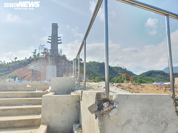 Huyện nghèo ở Quảng Nam xây tượng đài 14 tỷ đồng: Lãnh đạo huyện phân trần - 9