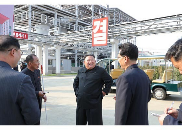 Ảnh: Ông Kim Jong-un xuất hiện trở lại giữa tiếng hò reo vang rền - 7