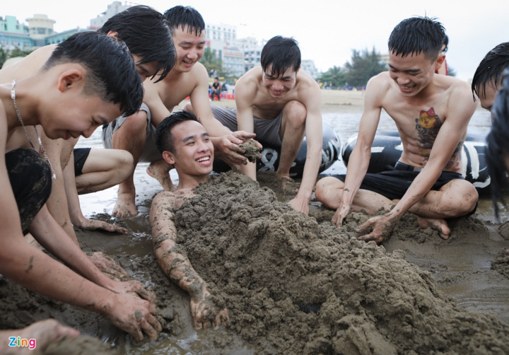 Biển Sầm Sơn khác lạ dịp nghỉ lễ 30/4-1/5 - 2