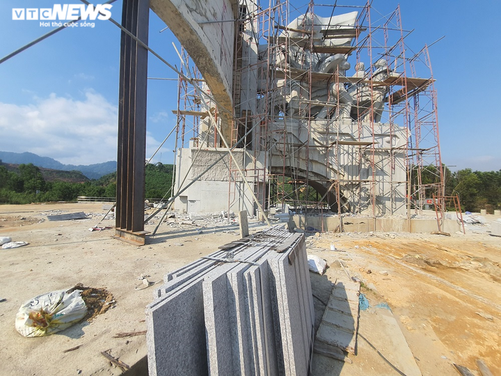 Huyện nghèo ở Quảng Nam xây tượng đài 14 tỷ đồng: Lãnh đạo huyện phân trần - 4