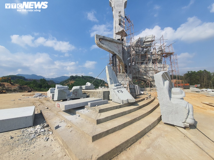 Huyện nghèo ở Quảng Nam xây tượng đài 14 tỷ đồng: Lãnh đạo huyện phân trần - 5