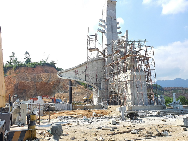 Huyện nghèo ở Quảng Nam xây tượng đài 14 tỷ đồng: Lãnh đạo huyện phân trần - 1