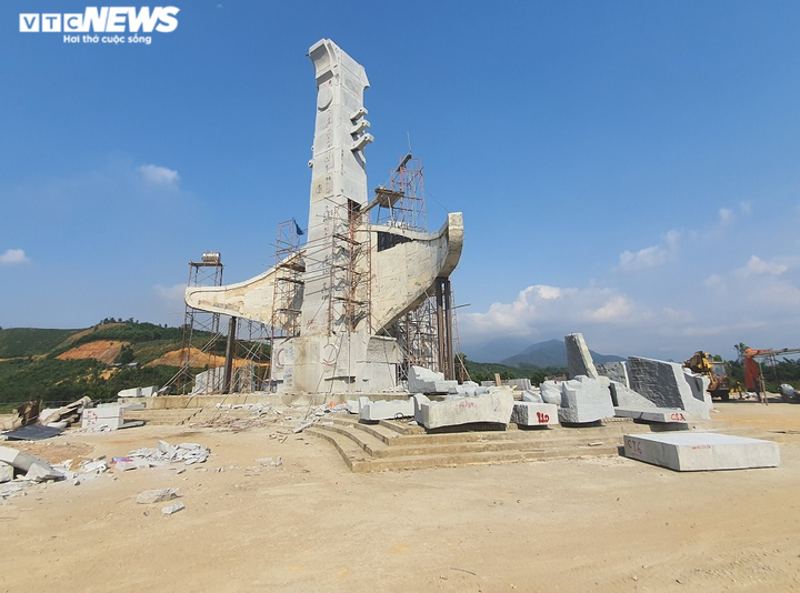 Huyện nghèo ở Quảng Nam xây tượng đài 14 tỷ đồng: Lãnh đạo huyện phân trần - 3