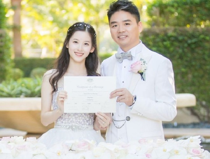 Những tỷ phú trả giá đắt vì bê bối ngoại tình - 3