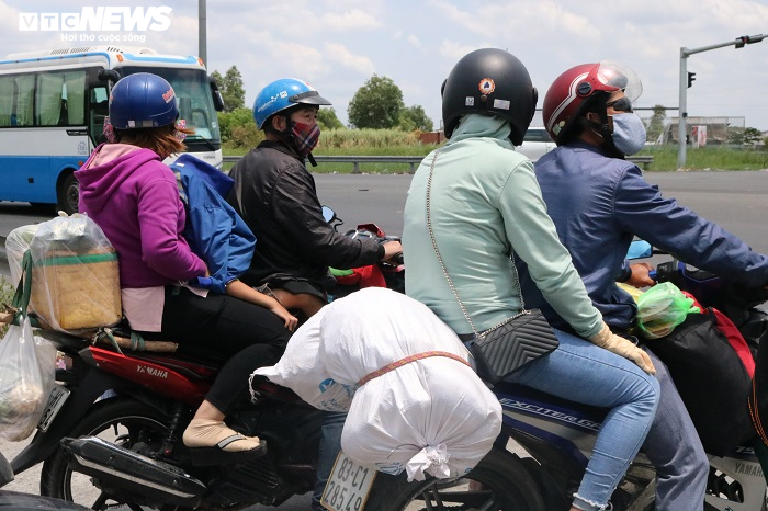 Người dân ùn ùn trở về sau kỳ nghỉ lễ, cửa ngõ Hà Nội, TP.HCM kẹt cứng - 8