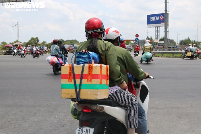 Người dân ùn ùn trở về sau kỳ nghỉ lễ, cửa ngõ Hà Nội, TP.HCM kẹt cứng - 7