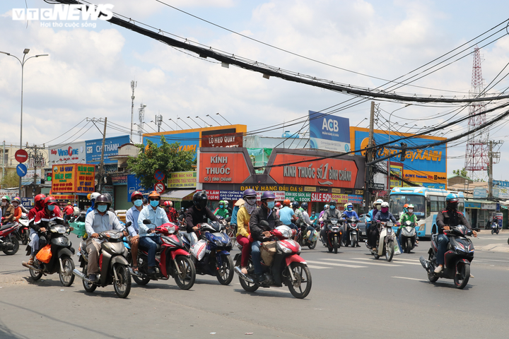 Người dân ùn ùn trở về sau kỳ nghỉ lễ, cửa ngõ Hà Nội, TP.HCM kẹt cứng - 6