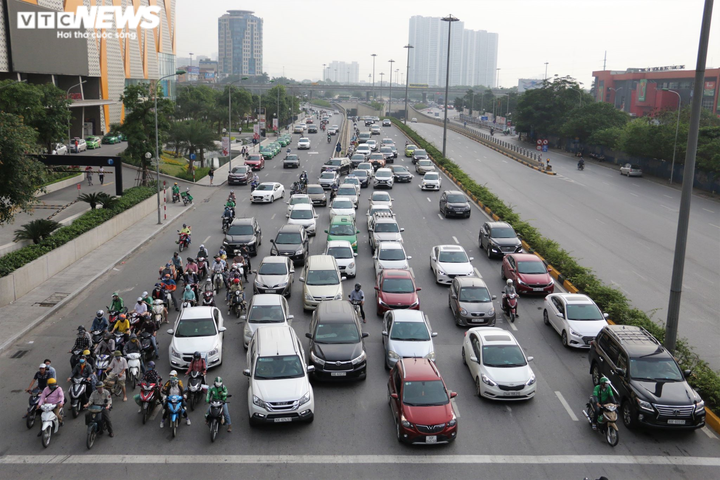 Ảnh: Người dân đổ về 3 bến xe lớn của Thủ đô ngày cuối cùng nghỉ lễ - 14