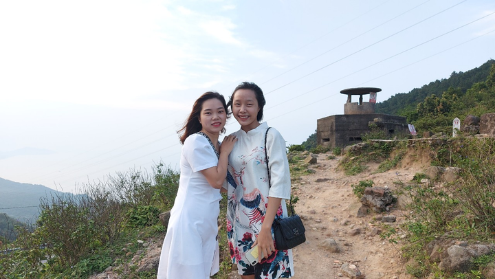 Xe máy nối đuôi vượt đèo Hải Vân vào Đà Nẵng trong khung cảnh tuyệt đẹp chiều tà - 5