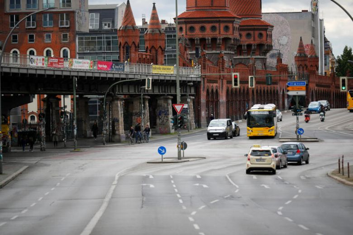 Số ca mắc COVID-19 tại Ấn Độ tăng kỷ lục, EU kêu gọi góp tiền sản xuất vaccine - 2