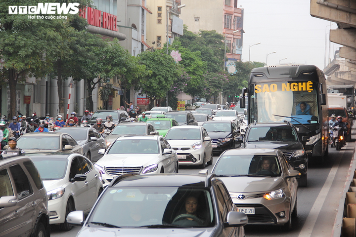 Ảnh: Người dân đổ về 3 bến xe lớn của Thủ đô ngày cuối cùng nghỉ lễ - 4