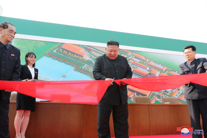 Ông Kim Jong-un xuất hiện trở lại có thông điệp gì? - 1