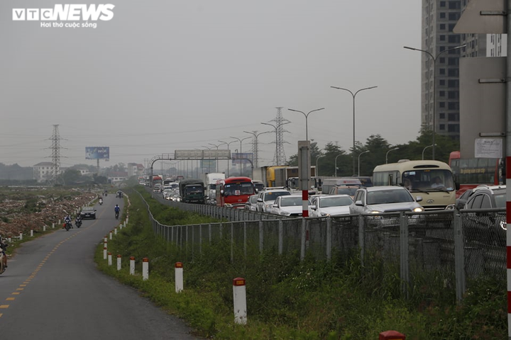 Người dân ùn ùn trở về sau kỳ nghỉ lễ, cửa ngõ Hà Nội, TP.HCM kẹt cứng - 11