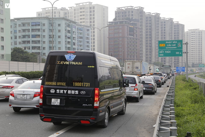 Người dân ùn ùn trở về sau kỳ nghỉ lễ, cửa ngõ Hà Nội, TP.HCM kẹt cứng - 15
