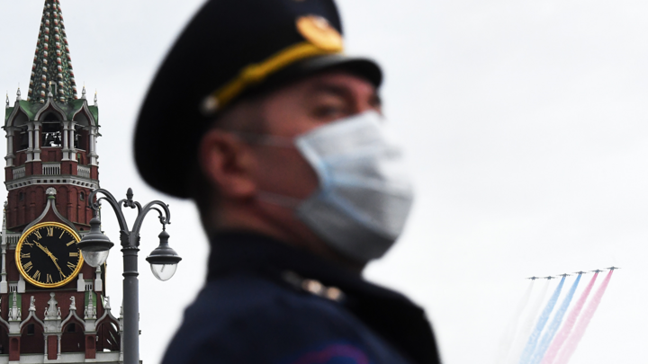 Cường kích Su-25 vẽ quốc kỳ Nga tuyệt đẹp diễn tập kỷ niệm Ngày Chiến thắng - 2