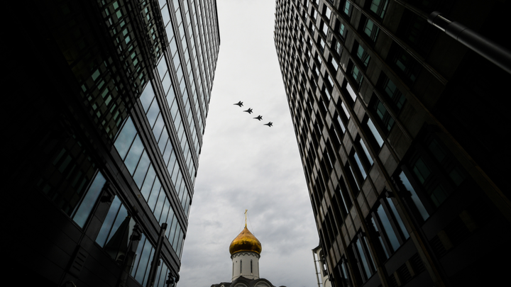 Cường kích Su-25 vẽ quốc kỳ Nga tuyệt đẹp diễn tập kỷ niệm Ngày Chiến thắng - 5