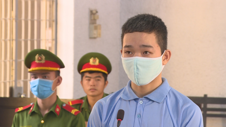 Mang dao tìm giết người yêu vì đòi chia tay - 1