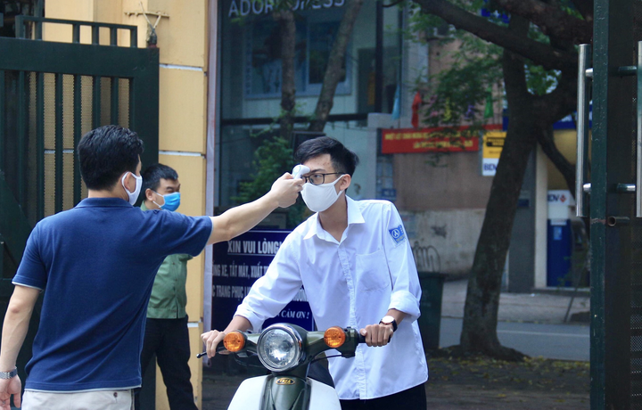 Tiết chào cờ đặc biệt ngày đầu trở lại trường sau thời gian dài nghỉ vì COVID-19 - 1