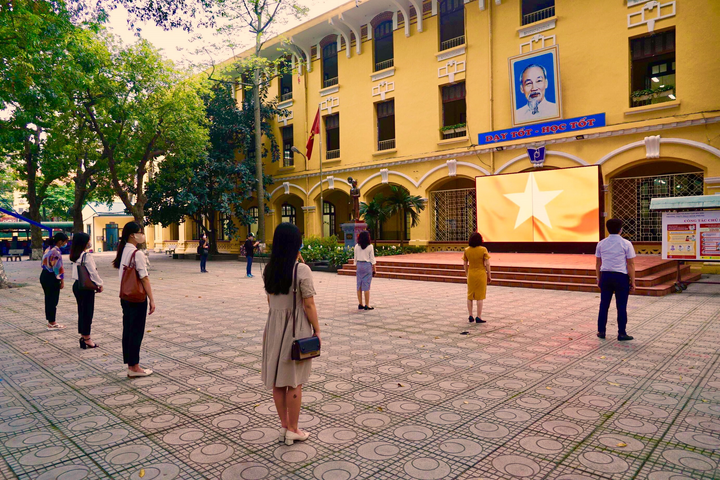 Tiết chào cờ đặc biệt ngày đầu trở lại trường sau thời gian dài nghỉ vì COVID-19 - 3