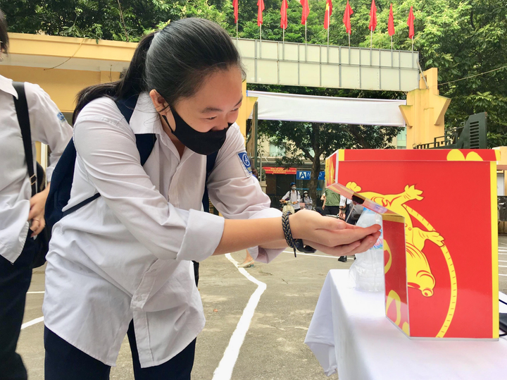 Tiết chào cờ đặc biệt ngày đầu trở lại trường sau thời gian dài nghỉ vì COVID-19 - 7