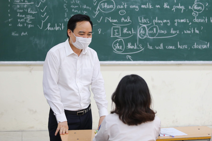 Bộ trưởng GD&ĐT: Linh hoạt giãn cách lớp, có thể lùi một số bài sang năm học sau - 1