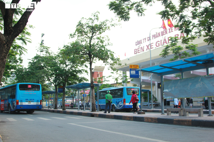 Dân vật vã dưới nắng hè gay gắt, nhích từng mét đổ về Thủ đô trong ngày đầu tuần - 11