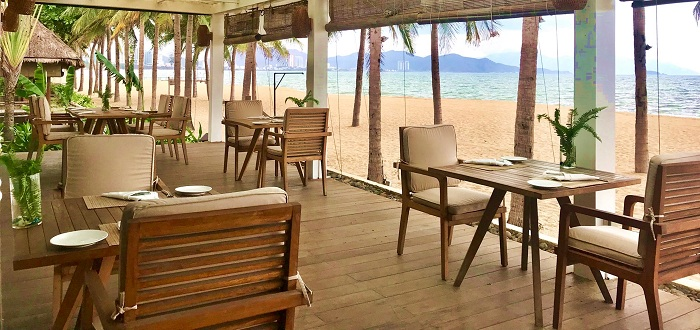 Nhà hàng Ana Beach House đón khách trở lại - 1