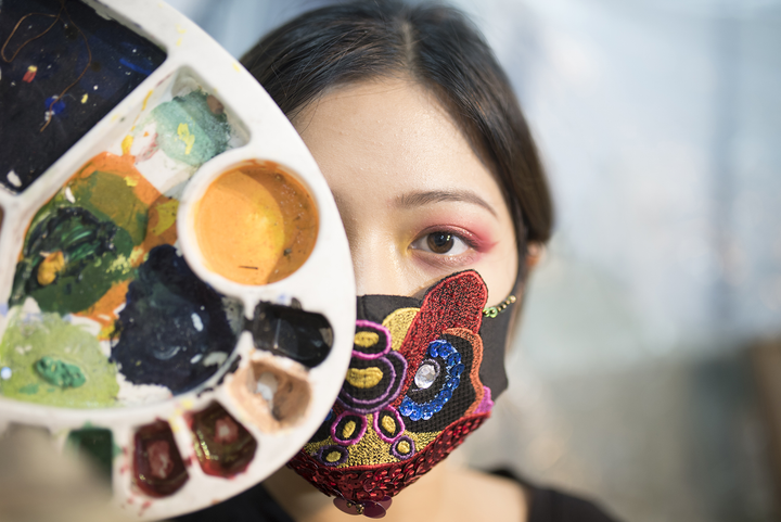 Ảnh: Lạ mắt với những kiểu khẩu trang do sinh viên tự may - 1