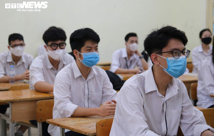 Ngày đầu đi học lại, học sinh hồi hộp không ngủ, tới trường từ sáng sớm - 6