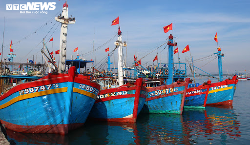 Bộ Quốc phòng: Biển Đông căng thẳng, tăng cường tàu trực tại các vùng trọng điểm - 1