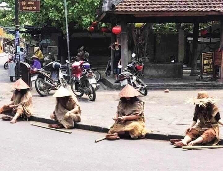 Xử phạt nhóm đóng giả ăn xin ở Hội An 67,5 triệu đồng - 1