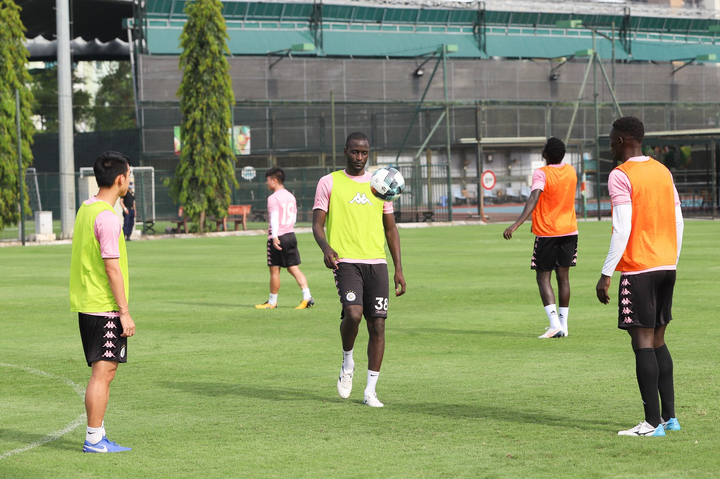 Quang Hải và đồng đội trở lại tập luyện sau 1 tháng nghỉ dịch COVID-19 - 3