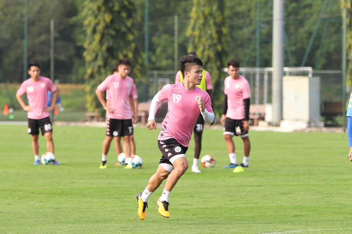 Quang Hải và đồng đội trở lại tập luyện sau 1 tháng nghỉ dịch COVID-19 - 4