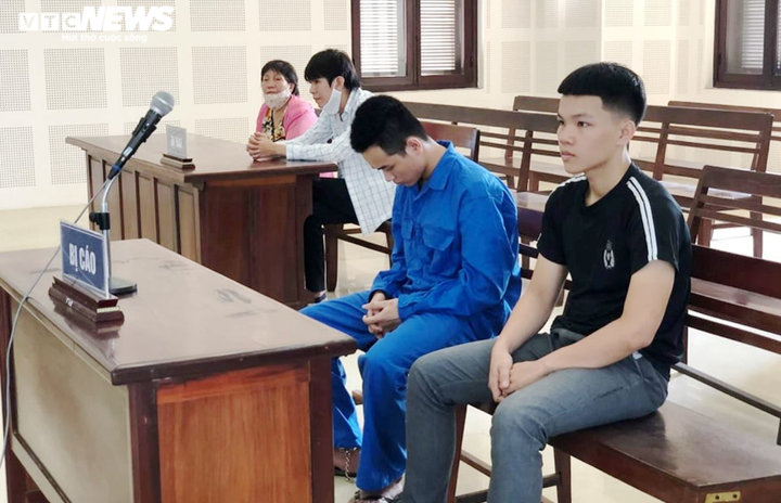 Vác gậy sắt đánh bạn lún sọ vì điếu thuốc lá - 1