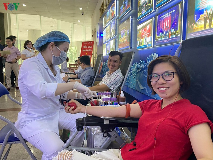 Cán bộ, nhân viên VOV tham gia hiến máu trong mùa dịch Covid-19 - 14