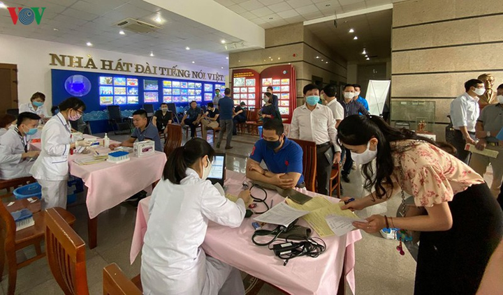 Cán bộ, nhân viên VOV tham gia hiến máu trong mùa dịch Covid-19 - 1