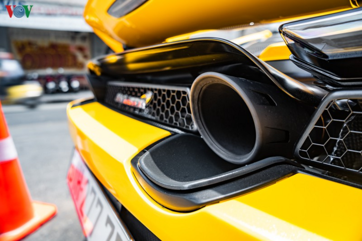 McLaren 720S Spider khoe dáng trên đường phố Sài Gòn - 10