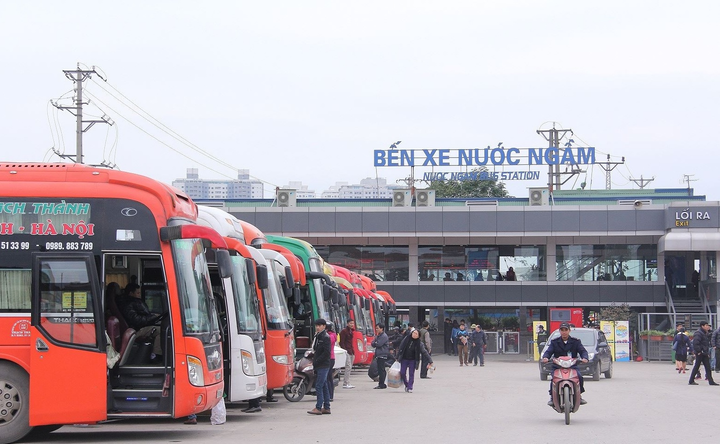 Từ 7/5, dỡ bỏ toàn bộ quy định về giãn cách trong vận tải khách - 1