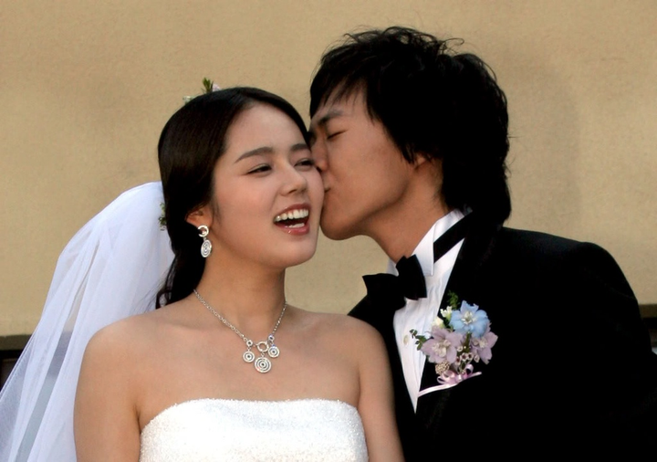 Biểu tượng nhan sắc Hàn và mối tình gần hai thập kỷ với chồng ‘lép vế’ - 1