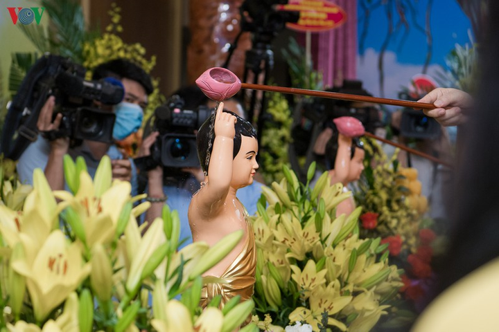 Toàn cảnh Đại lễ Phật đản 2020 tại chùa Quán sứ, Hà Nội - 16