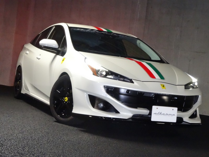 Toyota Prius bản độ phong cách Ferrari FF - 4