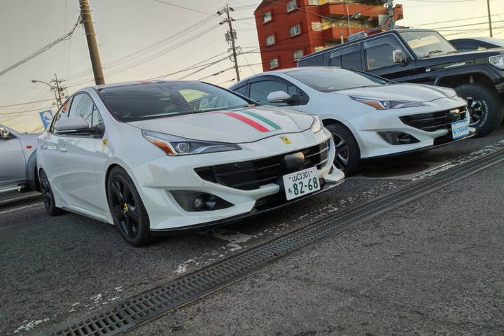 Toyota Prius bản độ phong cách Ferrari FF - 7