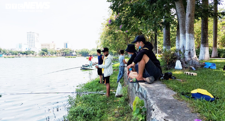 Người Đà Nẵng quay cuồng trong nắng nóng khủng khiếp - 7