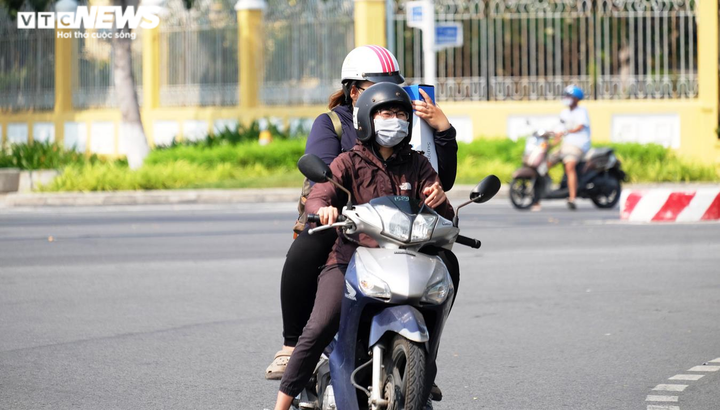 Người Đà Nẵng quay cuồng trong nắng nóng khủng khiếp - 6