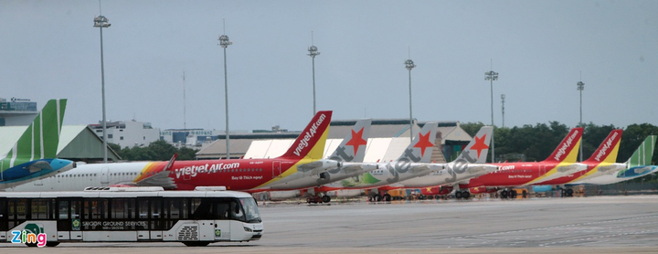 Hình ảnh máy bay 'nằm đất' la liệt ở Nội Bài và Tân Sơn Nhất - 9