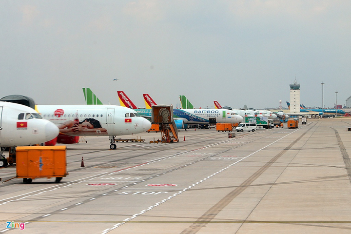 Hình ảnh máy bay 'nằm đất' la liệt ở Nội Bài và Tân Sơn Nhất - 10