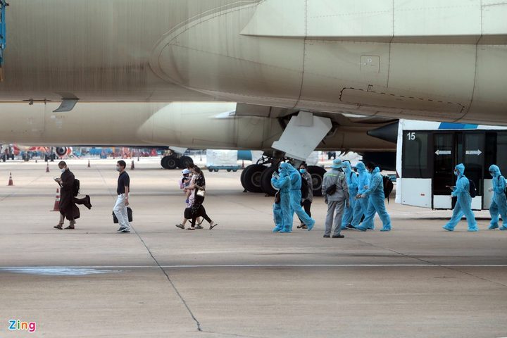 Hình ảnh máy bay 'nằm đất' la liệt ở Nội Bài và Tân Sơn Nhất - 12